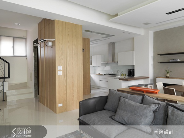 擁有五層樓的寬敞透天別墅，並且屋案本身的採光與戶外