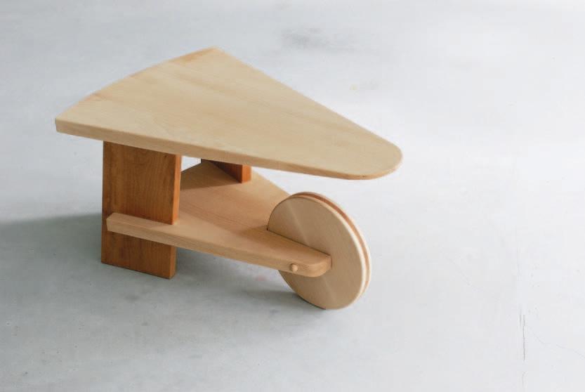 在沉靜的空間中，此類家具沒有花俏裝飾和多餘色彩，而