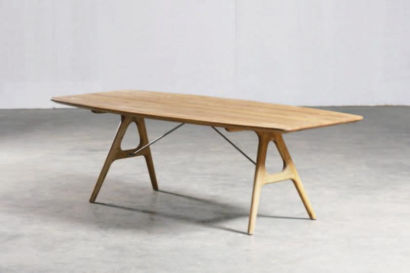 在沉靜的空間中，此類家具沒有花俏裝飾和多餘色彩，而