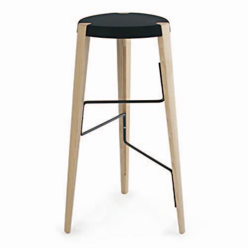 在沉靜的空間中，此類家具沒有花俏裝飾和多餘色彩，而