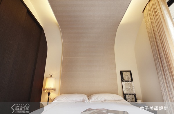 本案屋主期待能擁有低調奢華的空間質感,設計師於是利