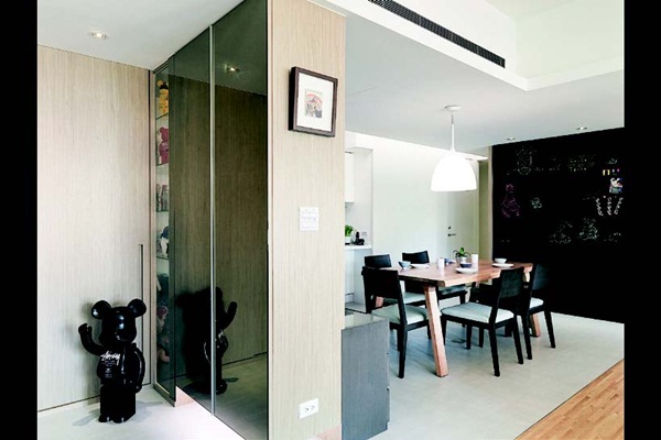 利用牆將生活單元區域隔開,大格局能彈性變為許多小格