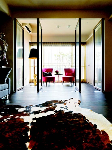 技巧性地將壁面線條拉長,能藉此達到延伸空間、提高開