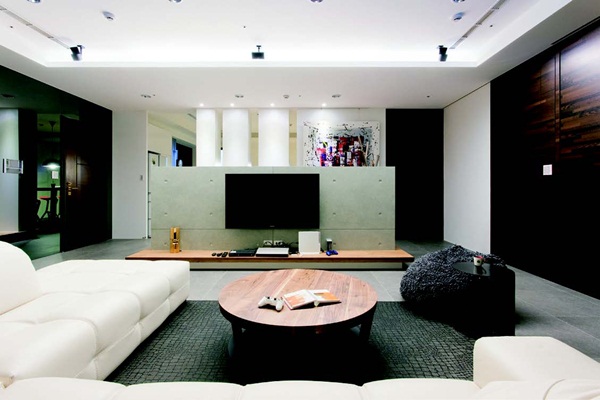 技巧性地將壁面線條拉長,能藉此達到延伸空間、提高開