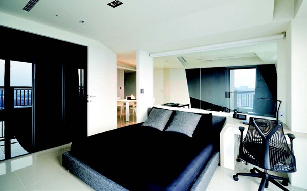 技巧性地將壁面線條拉長,能藉此達到延伸空間、提高開