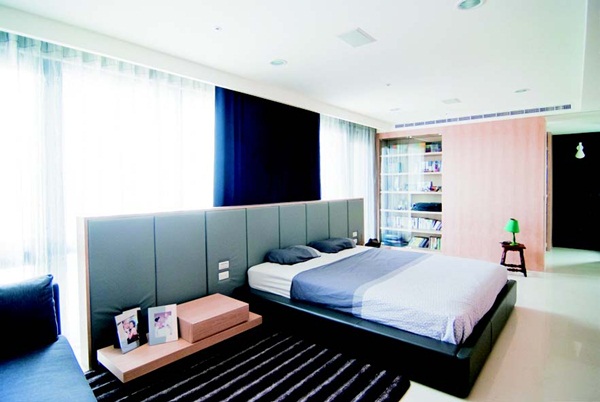 技巧性地將壁面線條拉長，能藉此達到延伸空間、提高開