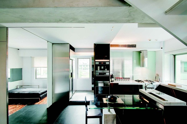 技巧性地將壁面線條拉長，能藉此達到延伸空間、提高開