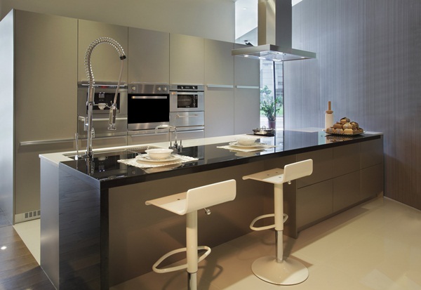 隨生活型態改變,現代人的生活空間越來越有限,複合運