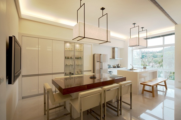 隨生活型態改變,現代人的生活空間越來越有限,複合運