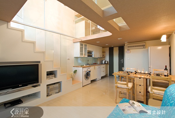 雖本身為小坪數住宅，藉由設計師以強化玻璃鑲崁的手法