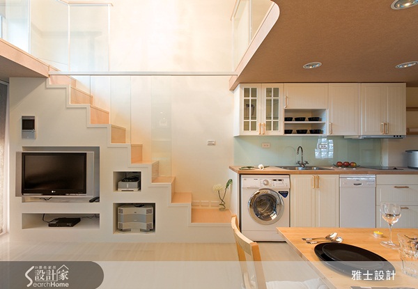 雖本身為小坪數住宅，藉由設計師以強化玻璃鑲崁的手法