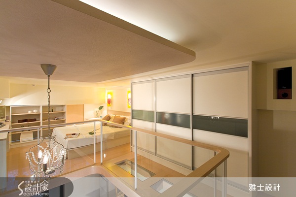 雖本身為小坪數住宅，藉由設計師以強化玻璃鑲崁的手法