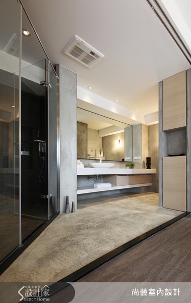 每次在電影裡面都看到藝術家住的房子像是在工廠裡面，