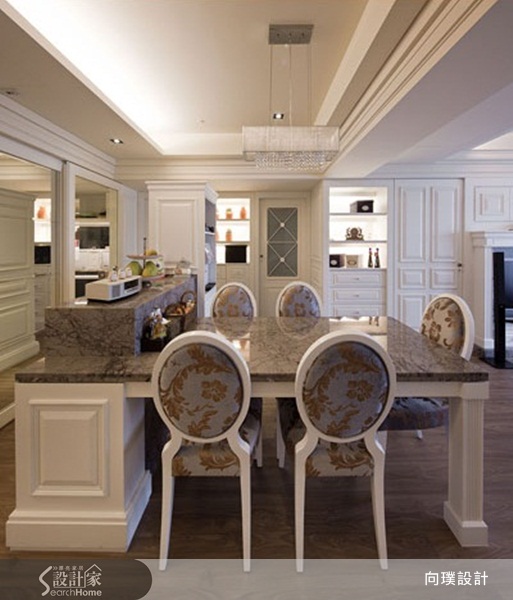 本案為一棟30年的老宅,設計師在滿足女屋主對於新古典