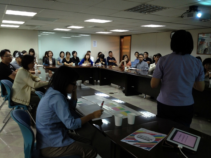 漂亮家居設計家舉辦了色彩空間美感講座，對空間色彩有