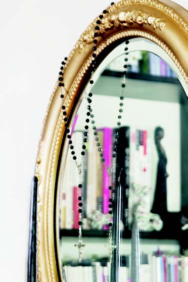 「見」是一種兼具展示佈置及收納機能的美型收納新概念