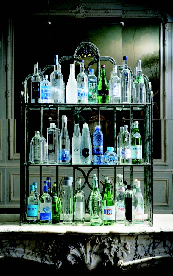 「見」是一種兼具展示佈置及收納機能的美型收納新概念