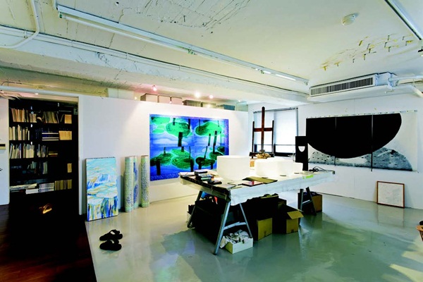 Loft風常見古典傳統的硬體空間,搭配前衛現代的傢具,