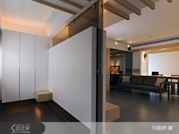 相較於新建案，老宅的公設比率低，往住有較實在的室內