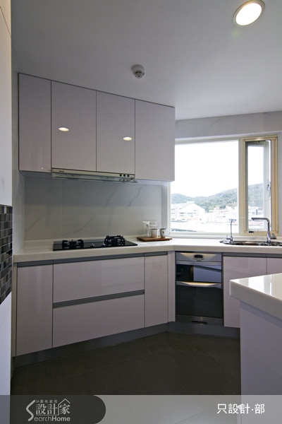 相較於新建案,老宅的公設比率低,往住有較實在的室內