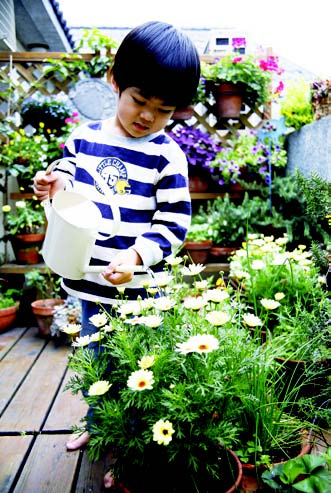 最愛的親子空間 a. 全家人的頂樓花園 小朋友跟媽媽一