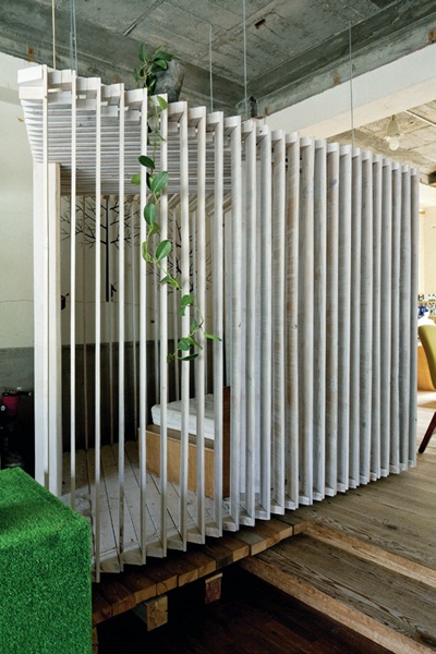 這個小閣樓位在日本濱松市，誕生起因是因為在髮廊裡工