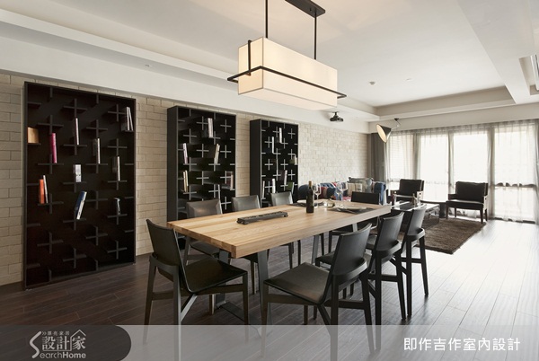 劉嘉雯與即作吉作設計團隊運用訂製家具工廠製作現場組