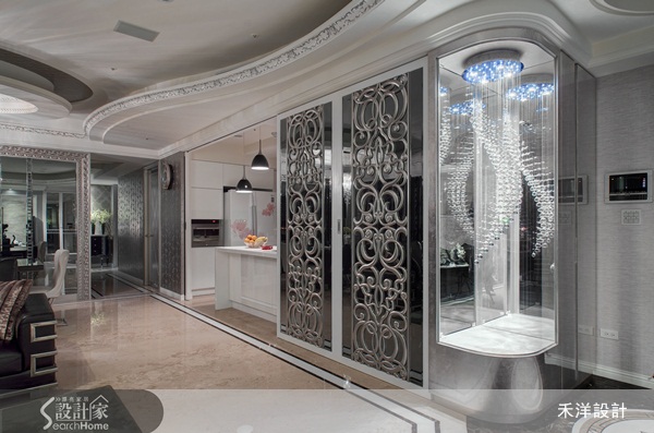 在現代的家居空間裡,鏡面元素是極為常見的一種特殊設