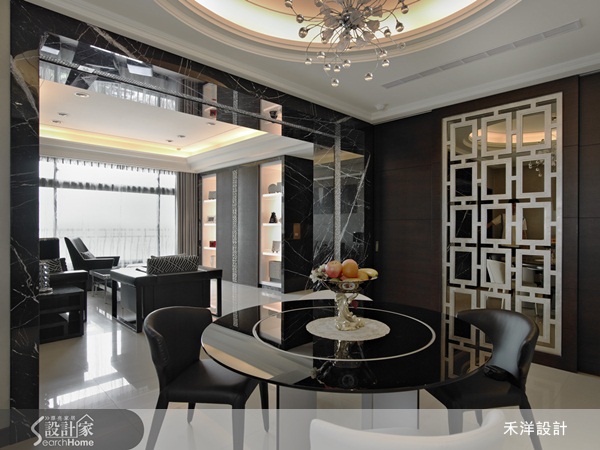 在現代的家居空間裡,鏡面元素是極為常見的一種特殊設