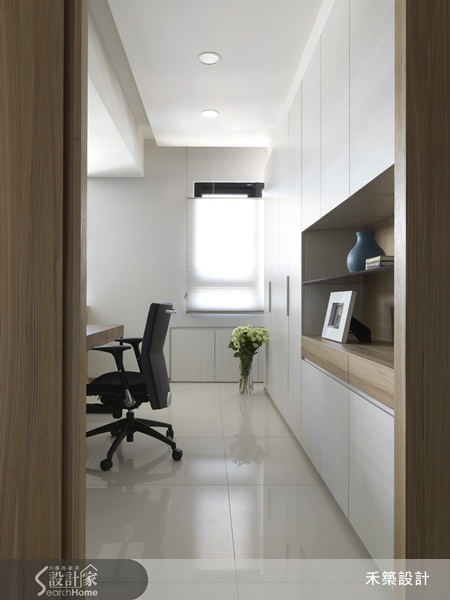 禾築設計運用中性灰色調、木質工法及穿透材質，並使用