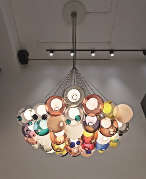 在挑高、寬敞的Loft空間裡要深具個性化,家具傢飾的搭