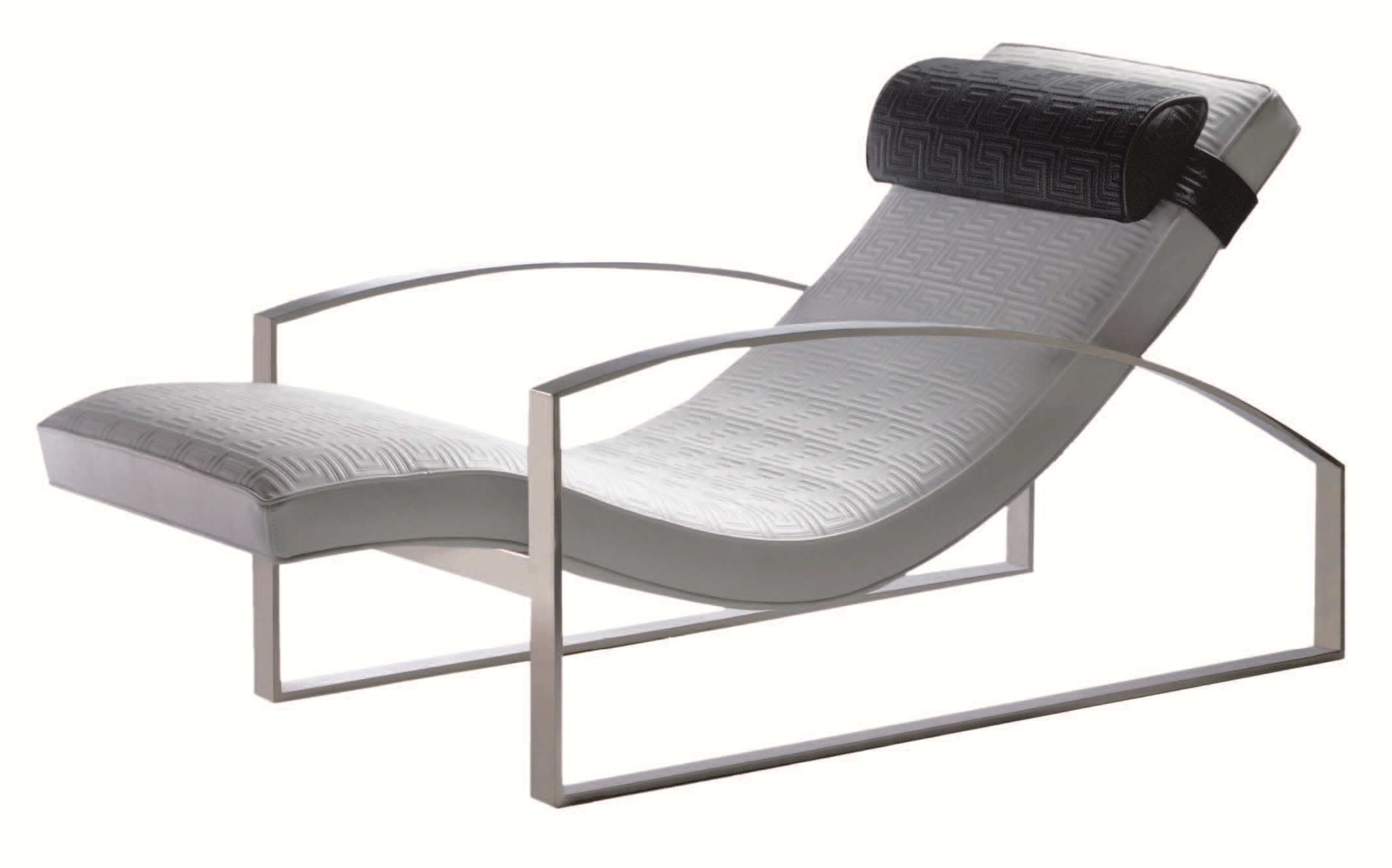 椅身以壓克力塑造成型，質輕好清理，一體成型椅背和椅