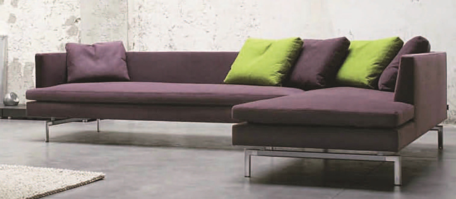 椅身以壓克力塑造成型，質輕好清理，一體成型椅背和椅