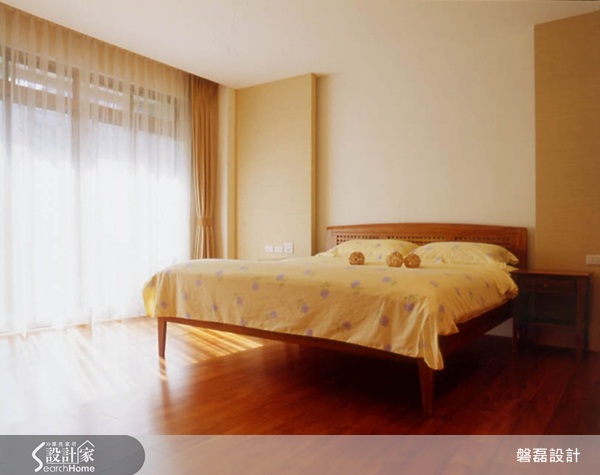 磐磊設計引進充足採光,簡潔無壓的空間讓居家呈現應該