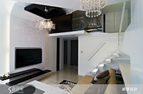 在心理學,白色給人一種純潔、純粹及潔淨的感覺,而在