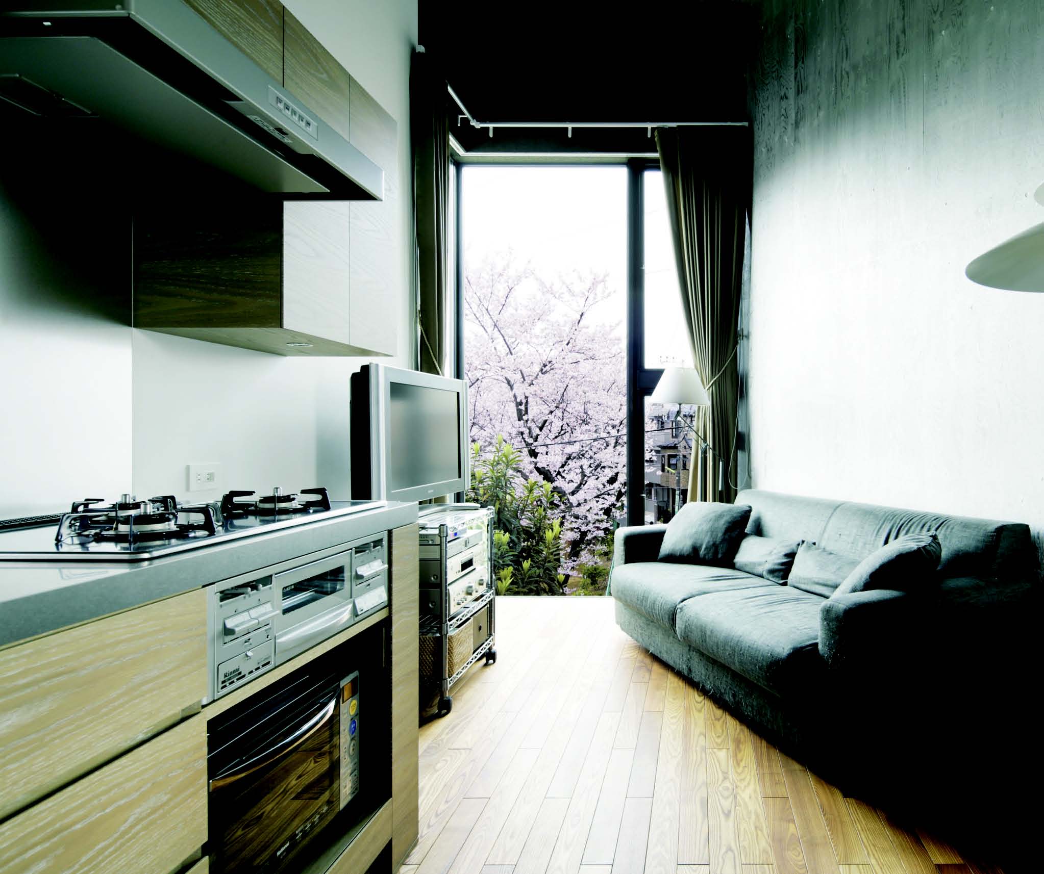 這是建築師三瓶滿真與室內設計師いまむらあんな的家，也是兩