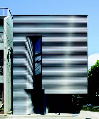 這是建築師三瓶滿真與室內設計師いまむらあんな的家，也是兩