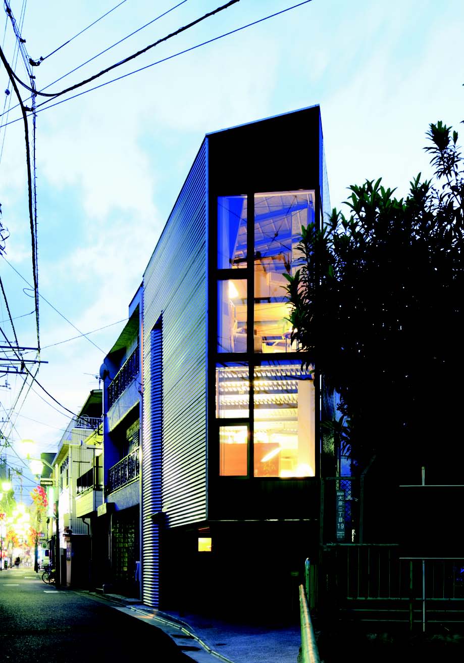 這是建築師三瓶滿真與室內設計師いまむらあんな的家,也是兩