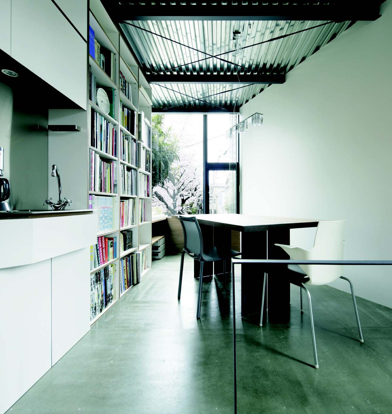 這是建築師三瓶滿真與室內設計師いまむらあんな的家,也是兩