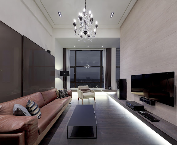 當然是「金」吔～～！在重度使用科技的今日，走在路上