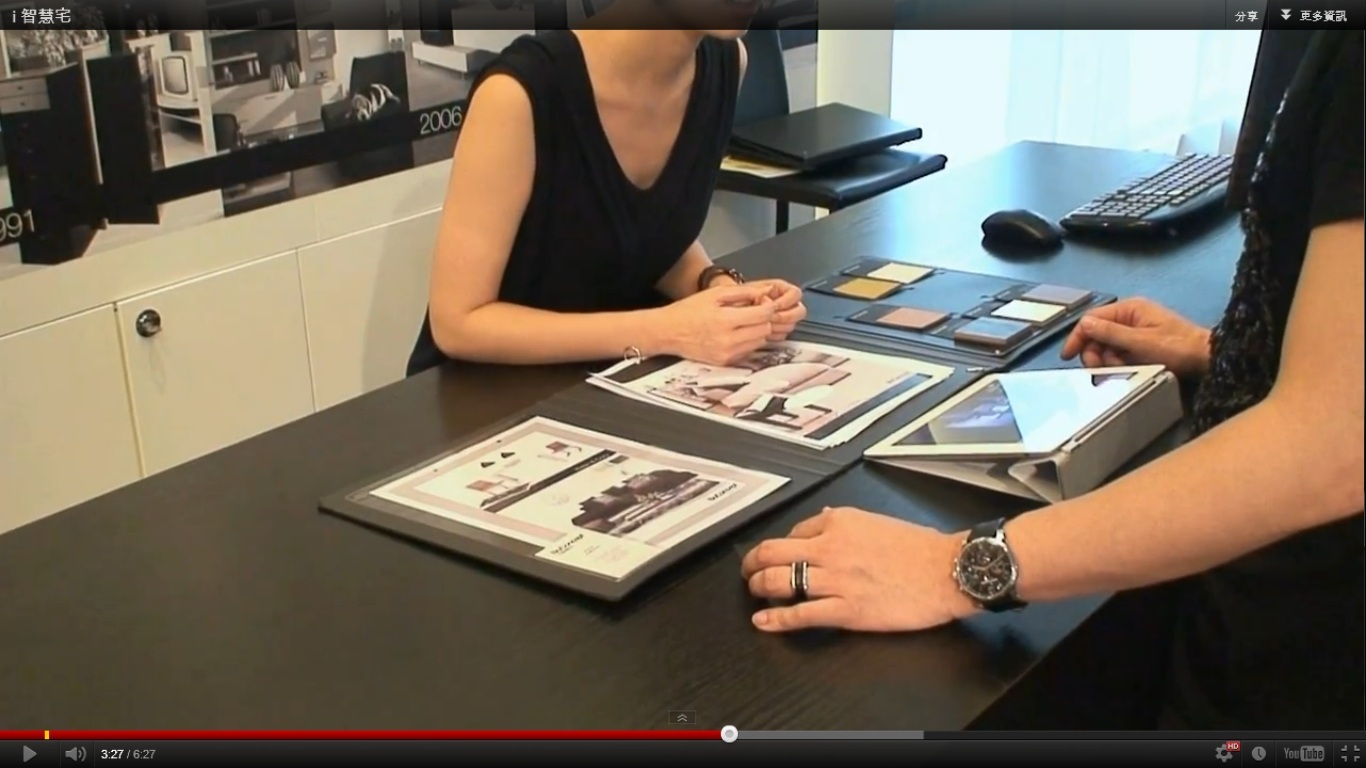 當然是「金」吔～～！在重度使用科技的今日，走在路上