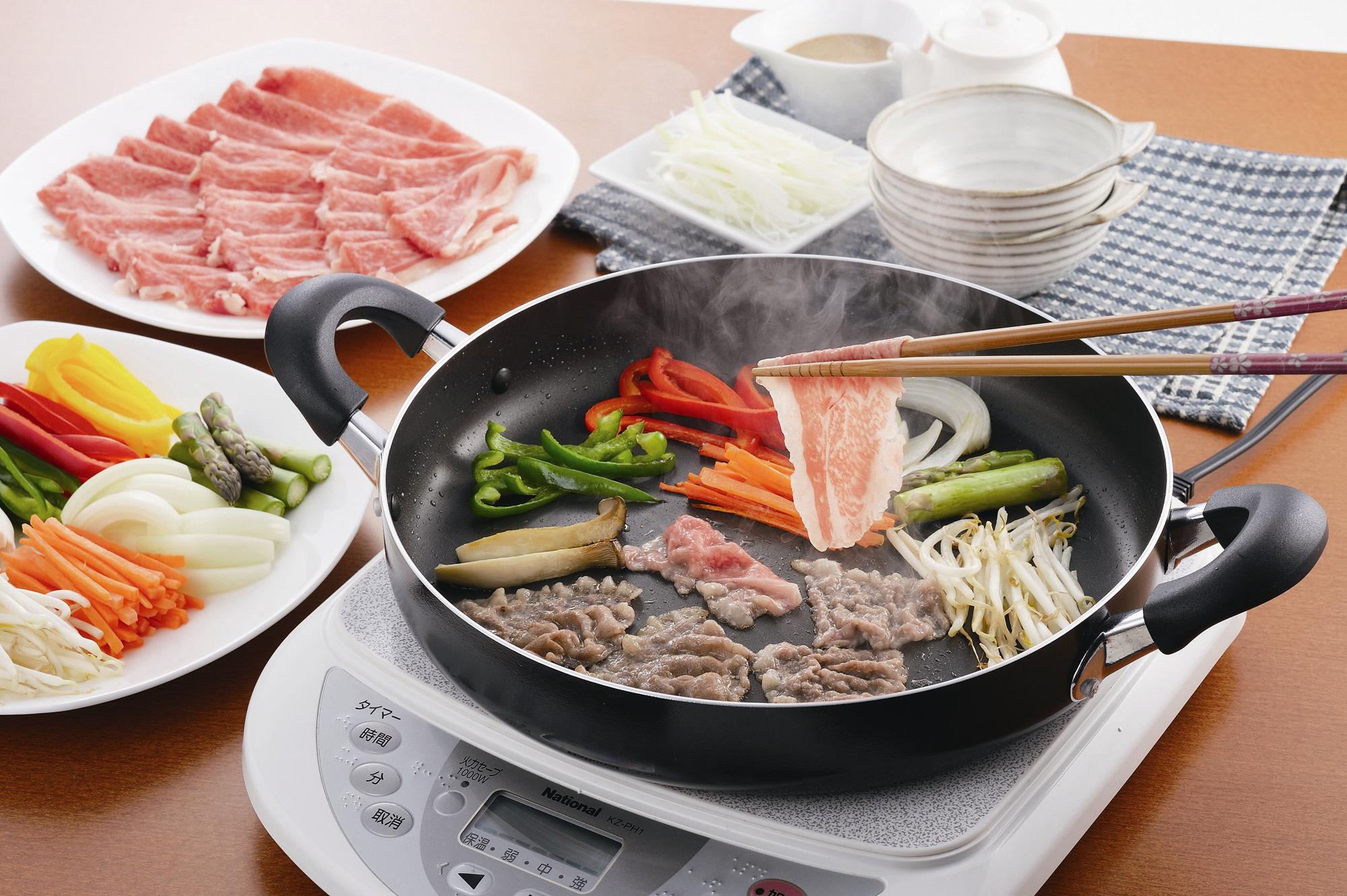 時序入冬，儘管天氣涼颼颼，百貨周年慶仍持續熱鬧滾滾