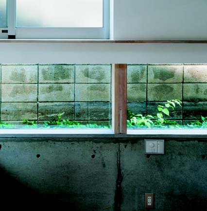 設計師在設計這個8.5 坪的小小室內空間時,首先考量的