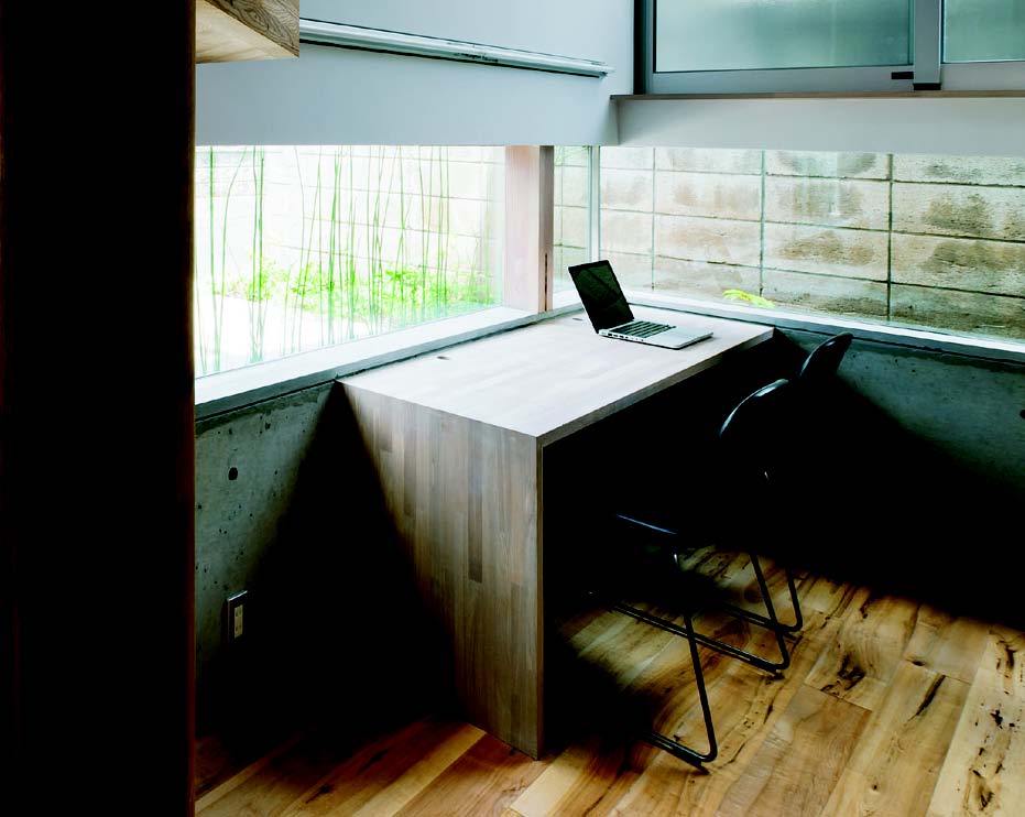 設計師在設計這個8.5 坪的小小室內空間時,首先考量的