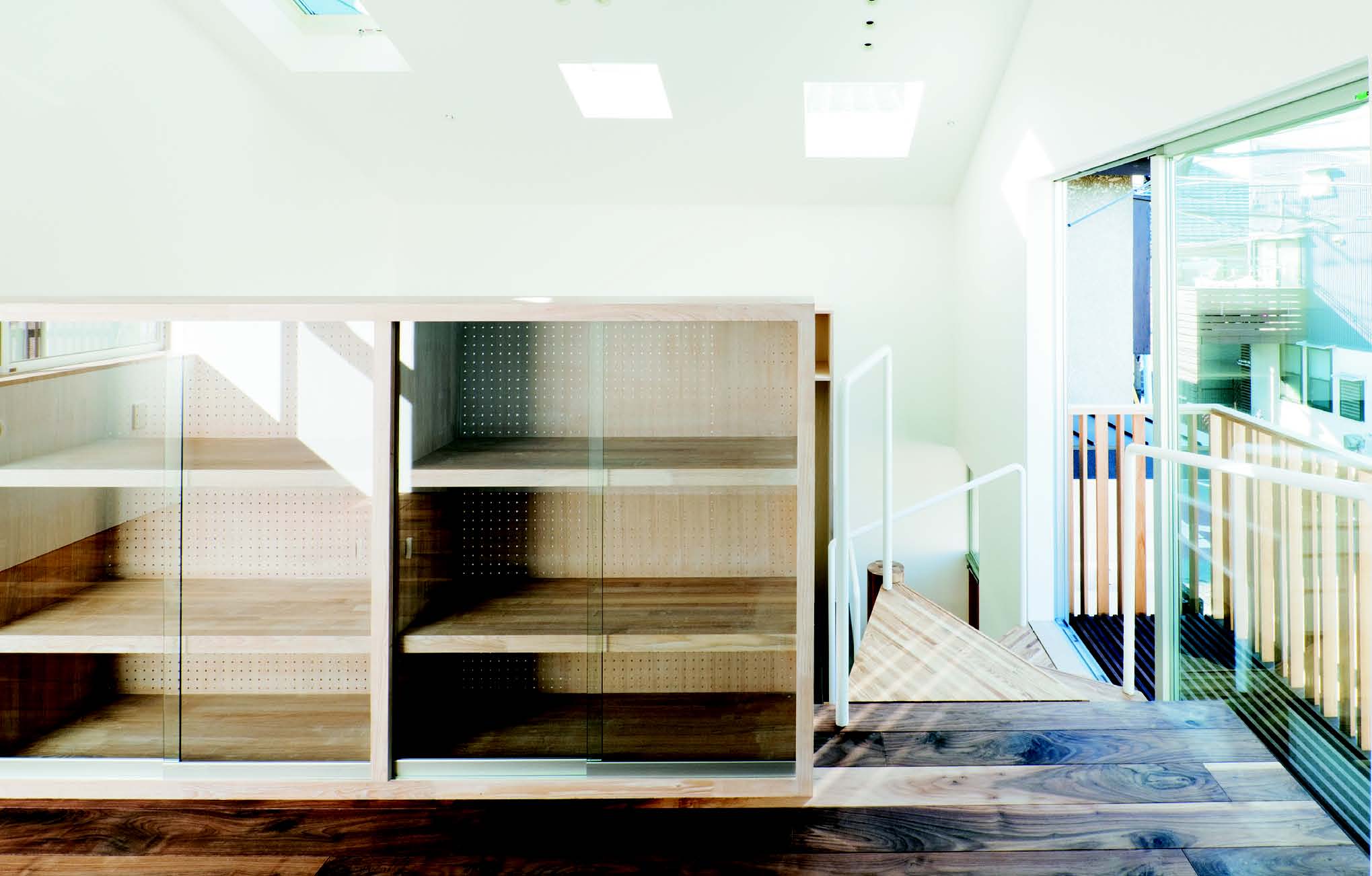 設計師在設計這個8.5 坪的小小室內空間時,首先考量的