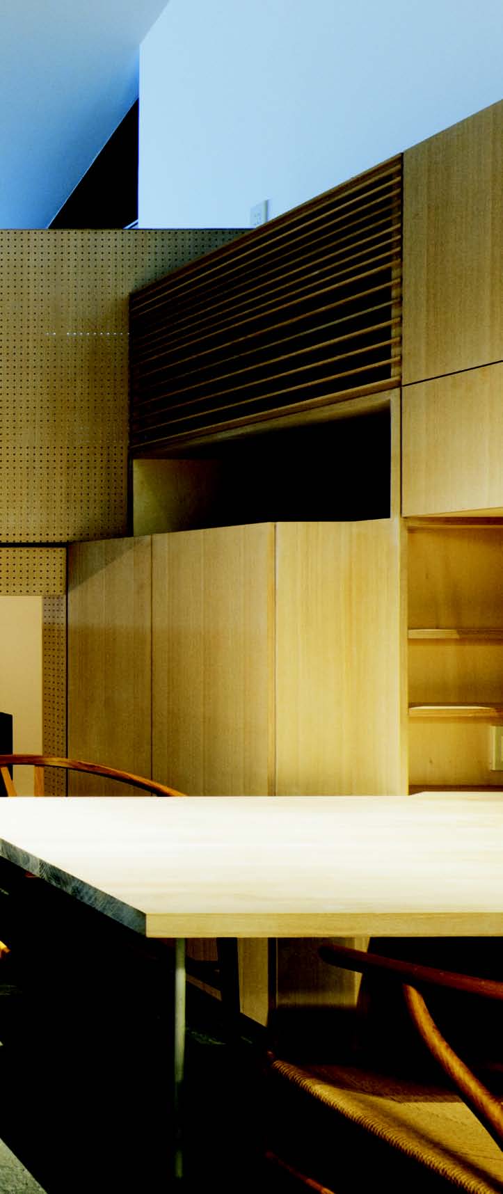 設計師在設計這個8.5 坪的小小室內空間時,首先考量的