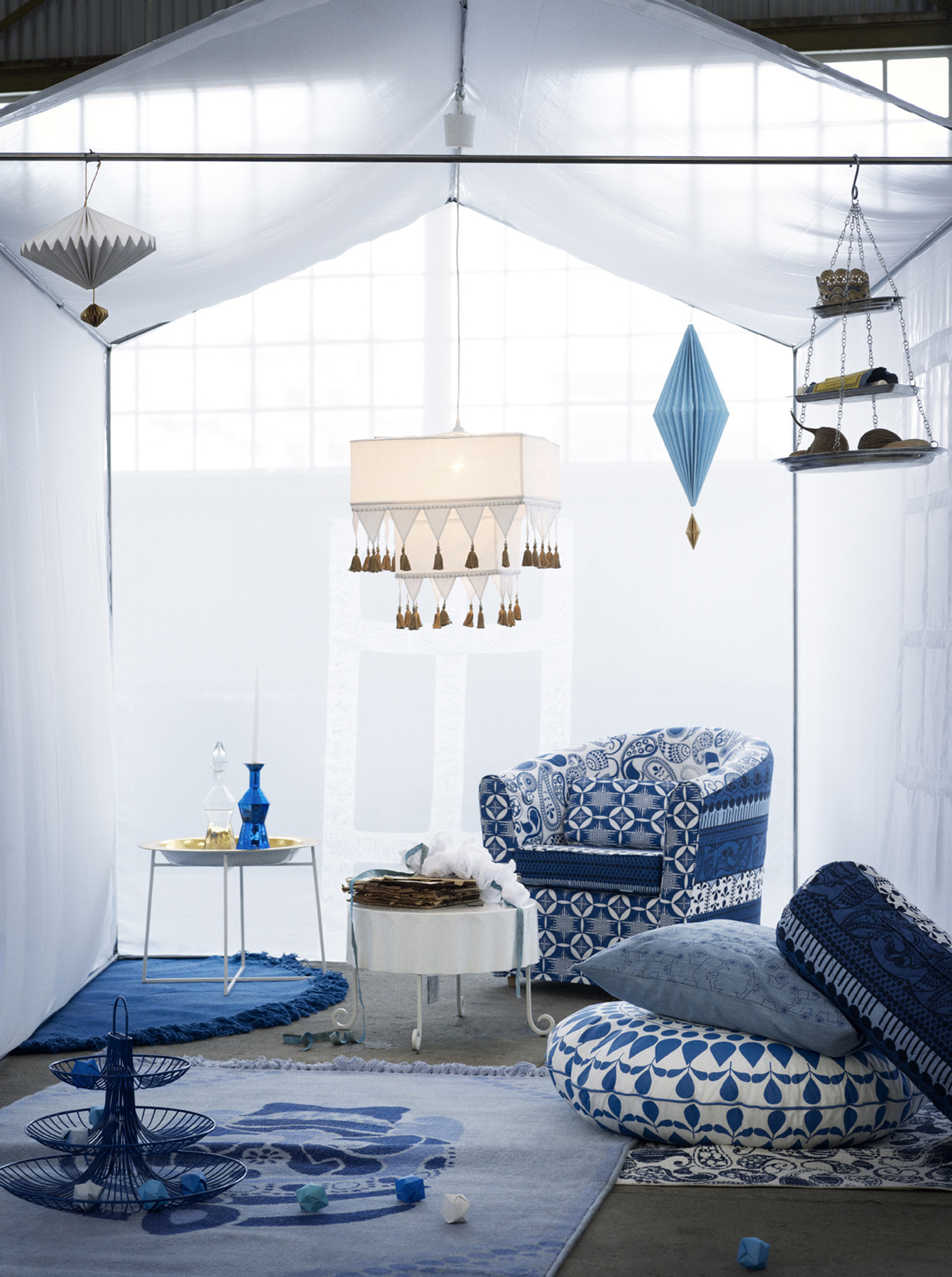 藍色是1980年代最新流行的顏色，小編也特別喜歡各式各