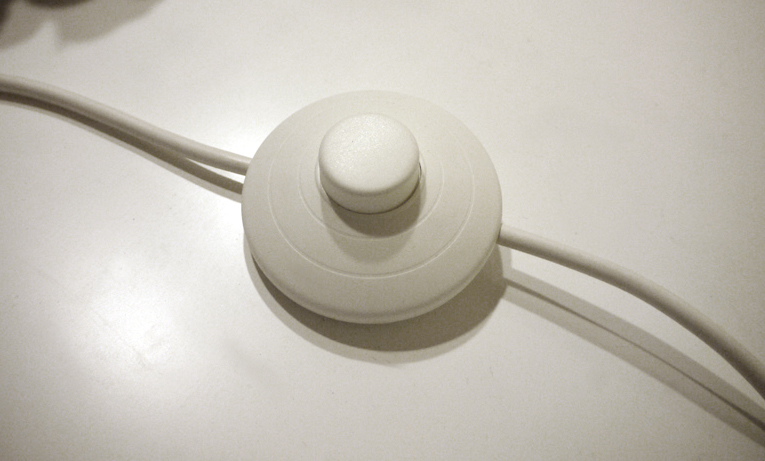 充滿氦氣，隨風輕飄飄飛揚的氣球，是許多典禮場合常見