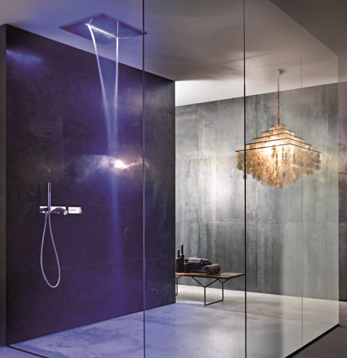 嵌入式多功能的頭頂花灑，有三種出水方式，瀑布出水、