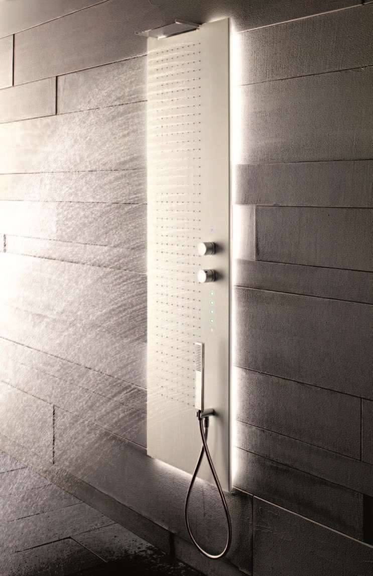 嵌入式多功能的頭頂花灑，有三種出水方式，瀑布出水、